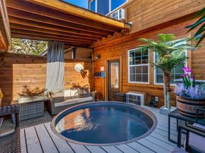 1529  Seegar Street , Dallas Texas 75215