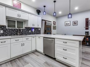 1529  Seegar Street , Dallas Texas 75215