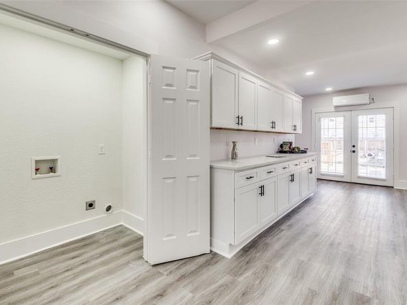 2502 W Lovers Lane , Dallas Texas 75235