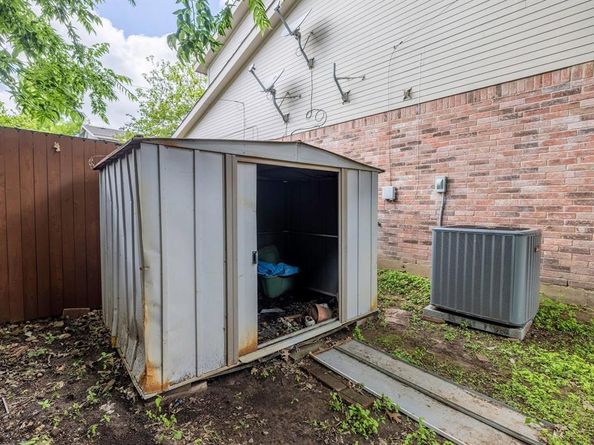 1120  Forest Creek Street , Benbrook Texas 76126