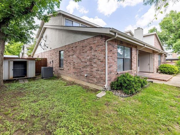 1120  Forest Creek Street , Benbrook Texas 76126