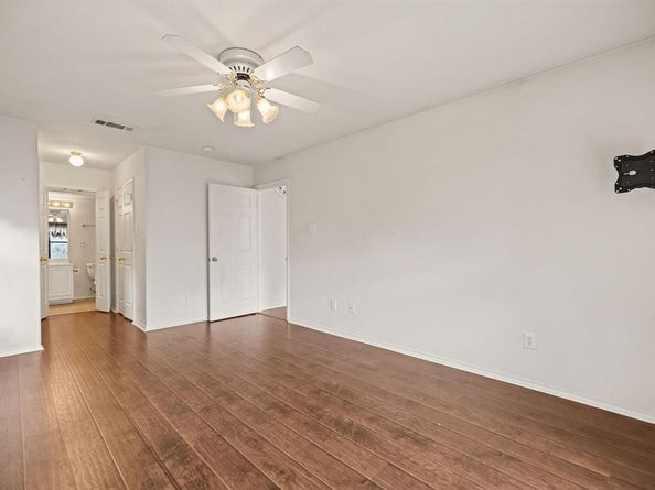 1120  Forest Creek Street , Benbrook Texas 76126