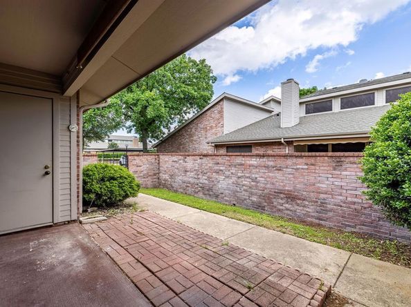 1120  Forest Creek Street , Benbrook Texas 76126