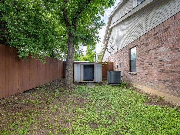 1120  Forest Creek Street , Benbrook Texas 76126