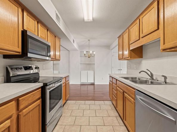 1120  Forest Creek Street , Benbrook Texas 76126