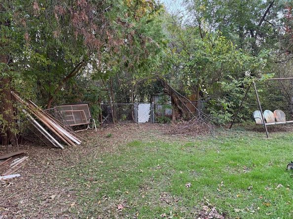 3230 S Llewellyn Avenue , Dallas Texas 75224