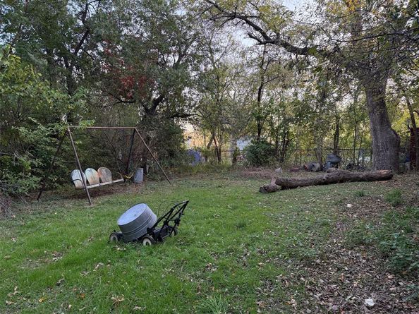 3230 S Llewellyn Avenue , Dallas Texas 75224