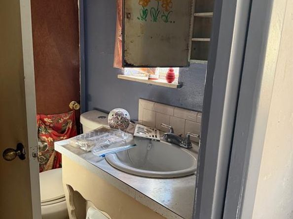 3230 S Llewellyn Avenue , Dallas Texas 75224