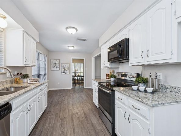 1930  Vista Oaks Drive , Carrollton Texas 75007