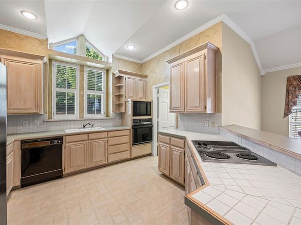 5306  High Trail Court , Arlington Texas 76017