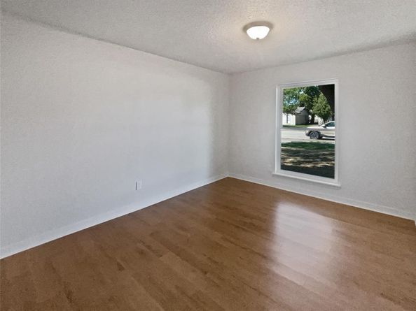 922  Laguna Drive , Garland Texas 75043