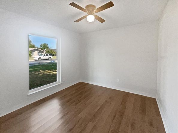 922  Laguna Drive , Garland Texas 75043
