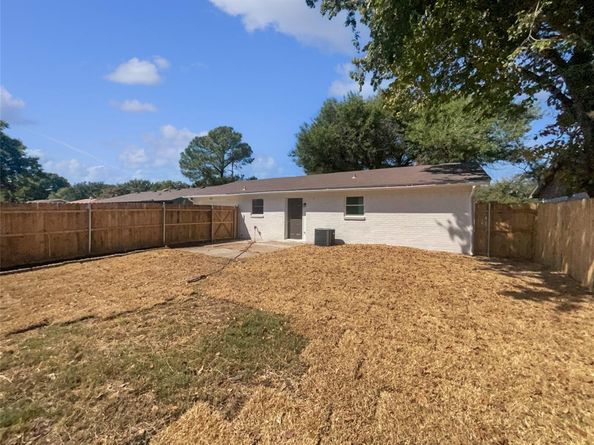 922  Laguna Drive , Garland Texas 75043