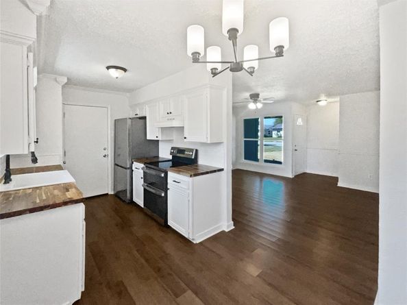 922  Laguna Drive , Garland Texas 75043