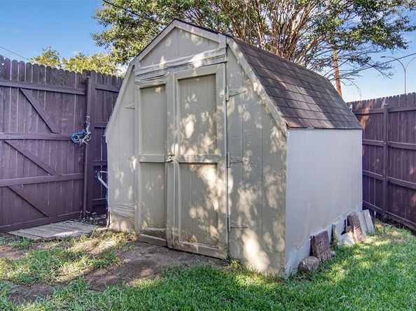 915  Greenridge Drive , Arlington Texas 76017