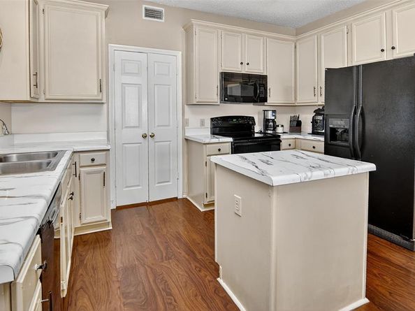 915  Greenridge Drive , Arlington Texas 76017