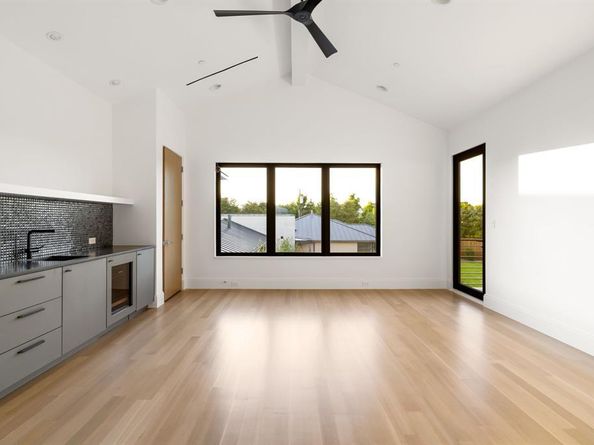 4527 N Lindhurst Avenue , Dallas Texas 75229