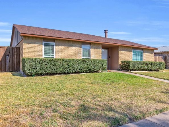 2106  Clark Trail , Grand Prairie Texas 75052
