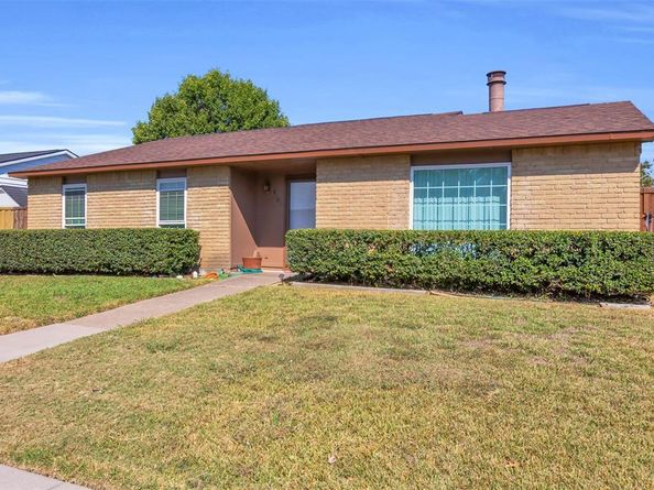 2106  Clark Trail , Grand Prairie Texas 75052