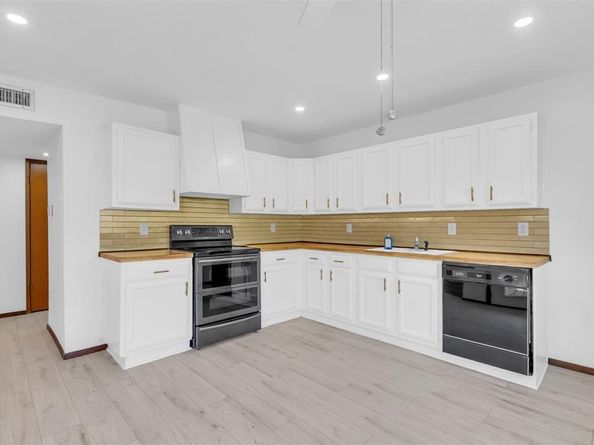 2106  Clark Trail , Grand Prairie Texas 75052