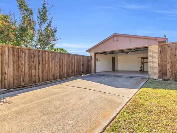 2106  Clark Trail , Grand Prairie Texas 75052