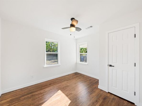 806 E Woodin Boulevard , Dallas Texas 75216