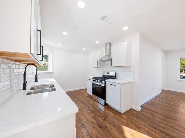 806 E Woodin Boulevard , Dallas Texas 75216