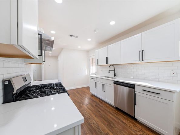 806 E Woodin Boulevard , Dallas Texas 75216