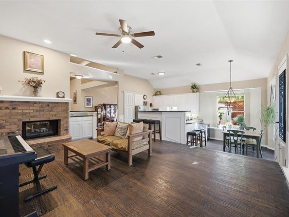 2680  Creekside Court , Highland Village Texas 75077