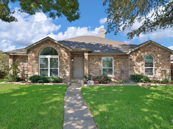 7113  Lo Chalmers Lane , Garland Texas 75043
