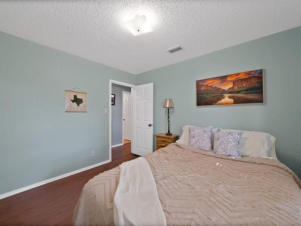 7113  Lo Chalmers Lane , Garland Texas 75043