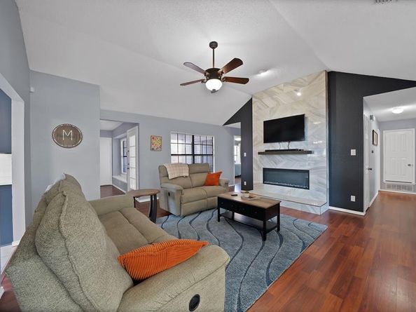 7113  Lo Chalmers Lane , Garland Texas 75043