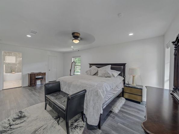 4606  Hazelhurst Lane , Dallas Texas 75227