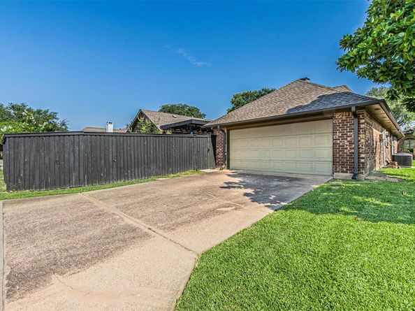 2524  Belmeade Drive , Carrollton Texas 75006