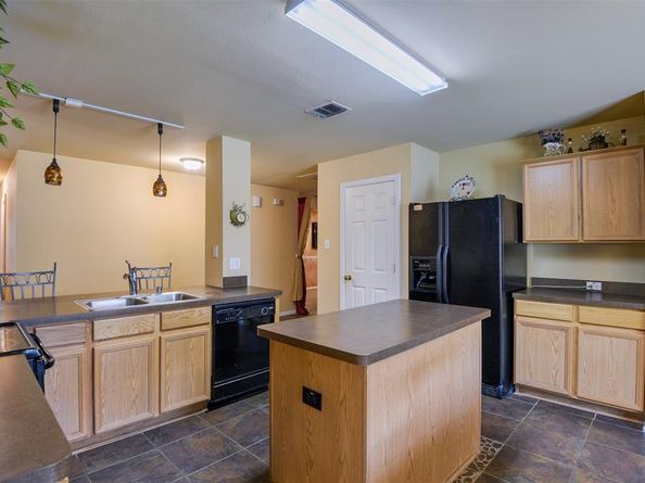614  Rolling Meadows Drive , Lancaster Texas 75146