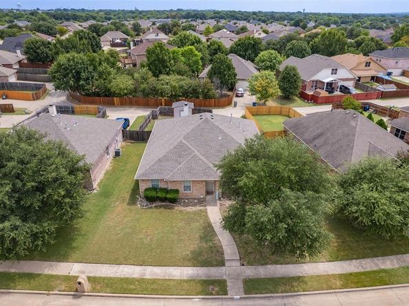 614  Rolling Meadows Drive , Lancaster Texas 75146