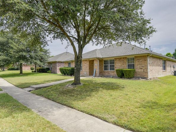 614  Rolling Meadows Drive , Lancaster Texas 75146