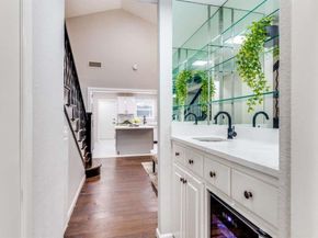 28  Mont Del Drive , Benbrook Texas 76132