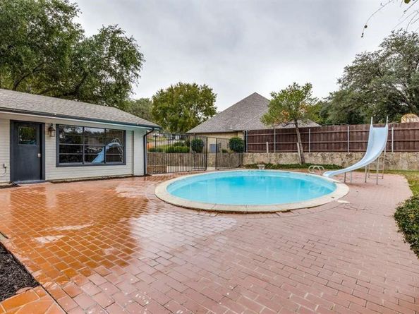 28  Mont Del Drive , Benbrook Texas 76132