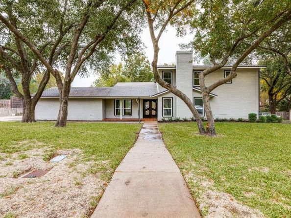 28  Mont Del Drive , Benbrook Texas 76132