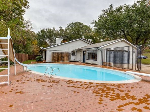 28  Mont Del Drive , Benbrook Texas 76132