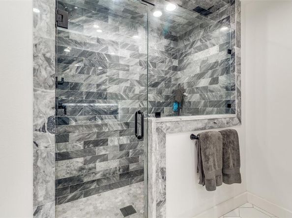 1142 N Winnetka Avenue , Dallas Texas 75208