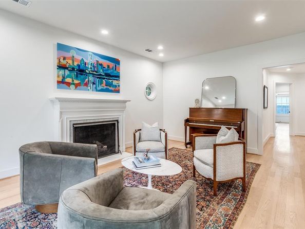 1142 N Winnetka Avenue , Dallas Texas 75208