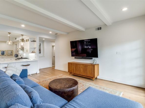 1142 N Winnetka Avenue , Dallas Texas 75208