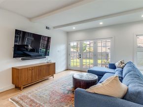 1142 N Winnetka Avenue , Dallas Texas 75208