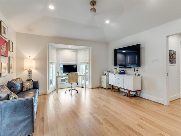 1142 N Winnetka Avenue , Dallas Texas 75208