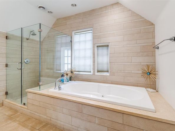 1142 N Winnetka Avenue , Dallas Texas 75208