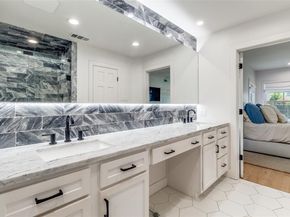 1142 N Winnetka Avenue , Dallas Texas 75208