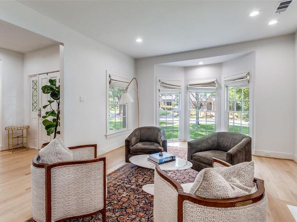 1142 N Winnetka Avenue , Dallas Texas 75208