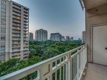 3225  Turtle Creek Boulevard 